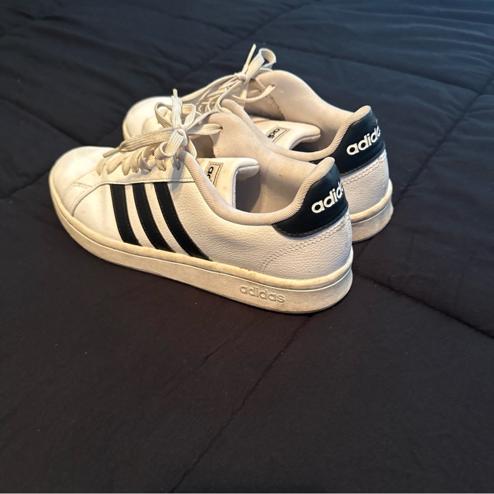 Men’s 9 Adidas Grand Court 2.0